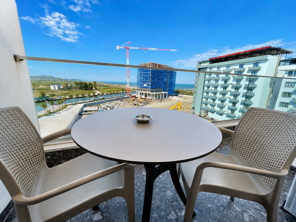 Shitet Apartament 1+1 i Mobiluar me Pamje Deti - Qerret, Kavajë