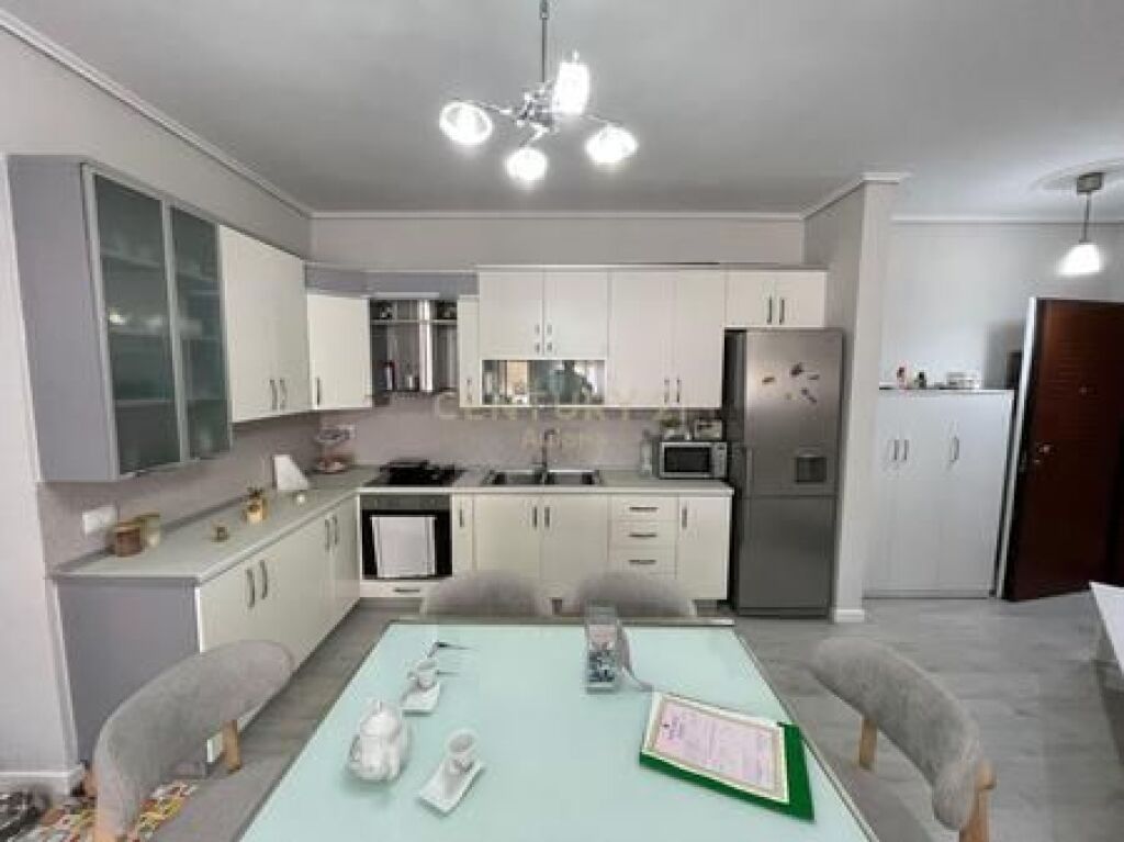 SUPER APARTAMENT 2+1+2 VIJA E PARE NE LUNGOMARE