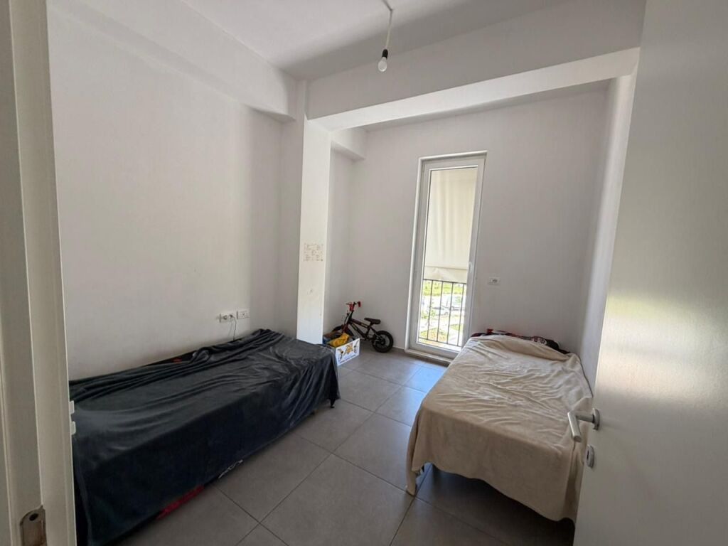 🏡 Jepet me qira apartament 3+1+2 📍 Tek 5 Maji, pallatet e tërmetit