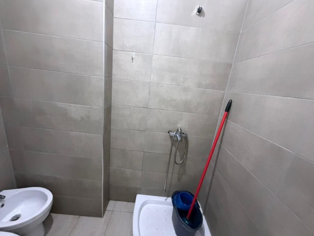 🏡 Jepet me qira apartament 3+1+2 📍 Tek 5 Maji, pallatet e tërmetit