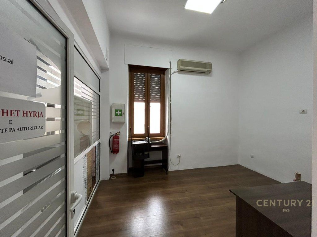 UFFICIO IN AFFITTO A BLLOK 2.100 € /Mese