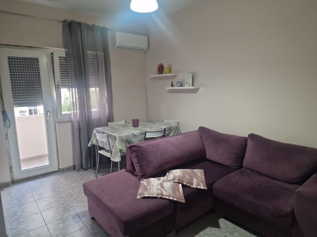 Apartament 2+1 per qira te Rruga e Durresit