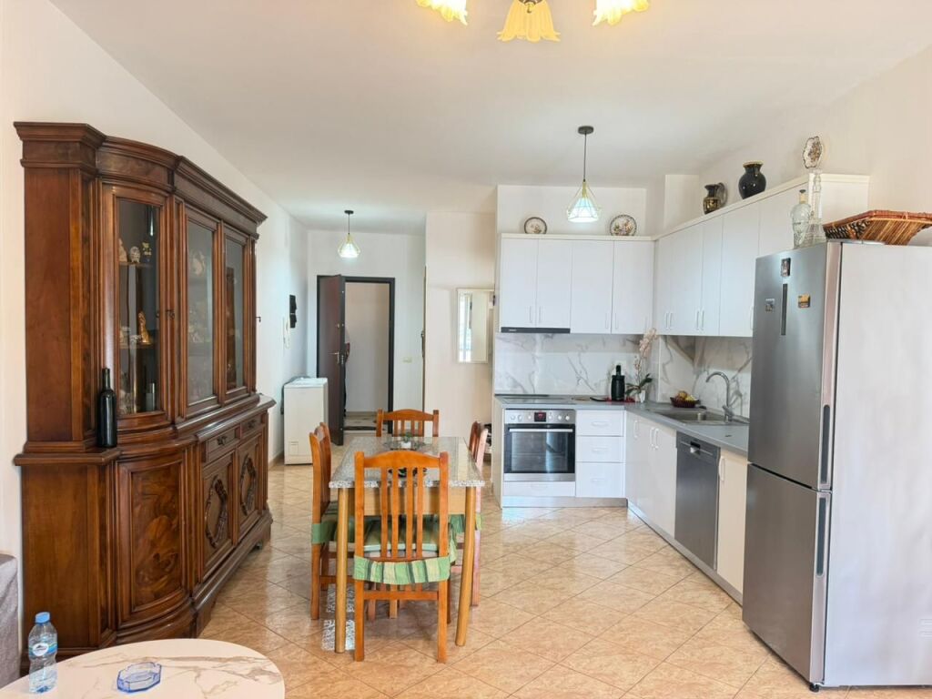 Apartament me Pamje Deti 2+1+2wc me Qera Afatgjate - Vlore