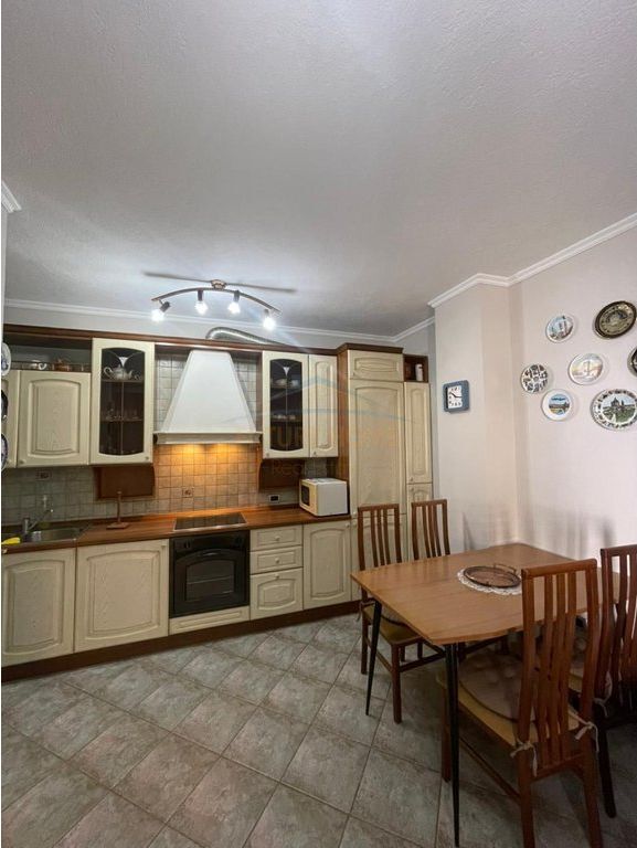 Qera, Apartament 2+1, Myslym Shyri, Tiranë