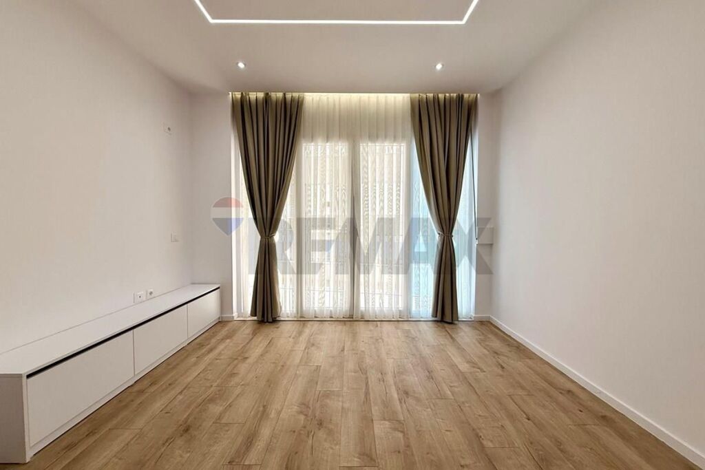 Apartament - Për Shitje - Kopshti Zoologjik, Tiranë