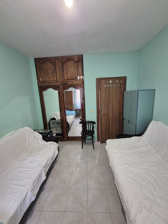 Apartament 2+1+2 per qera Komuna e Parisit !
