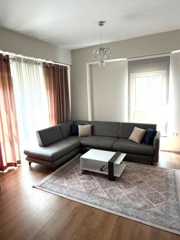 Jepet me Qera Apartament 1+1 ne Ali Demi , tek Kaimi
