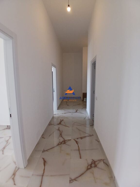 AFFITTASI APPARTAMENTO 2+1+BALCONE PER UFFICIO "RRUGA E BARRIKADAVE" 13000 EURO