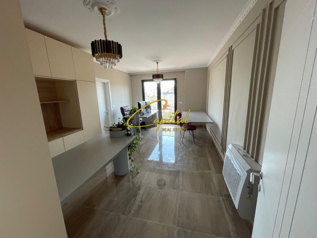 UFFICIO IN AFFITTO 35 M2 VIA KAVAJES 400 EURO