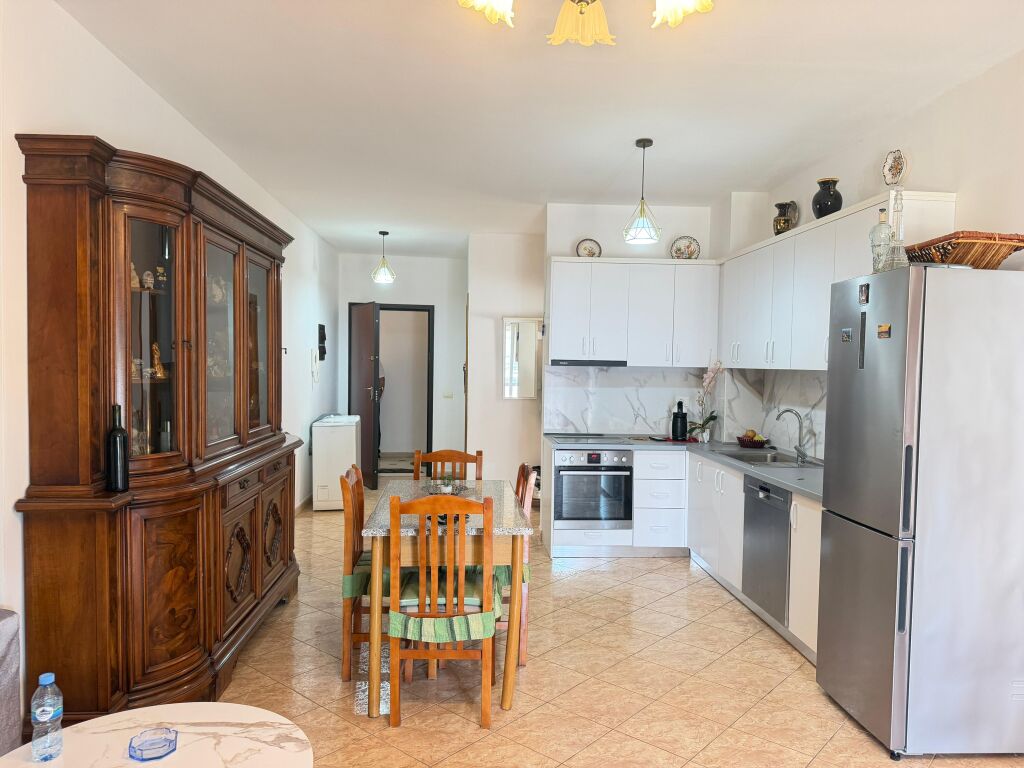Appartamento con vista mare in affitto a lungo termine nel centro di Vlora