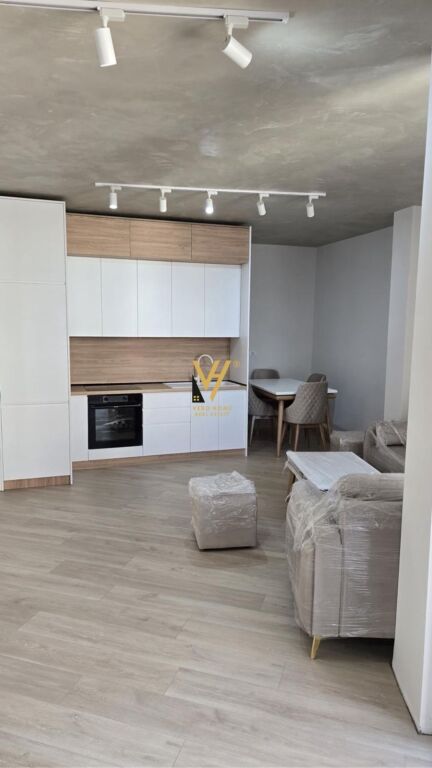 JEPET APARTAMENT 1+1 ME QERA TEK UNAZA E RE 60.000 LEKE