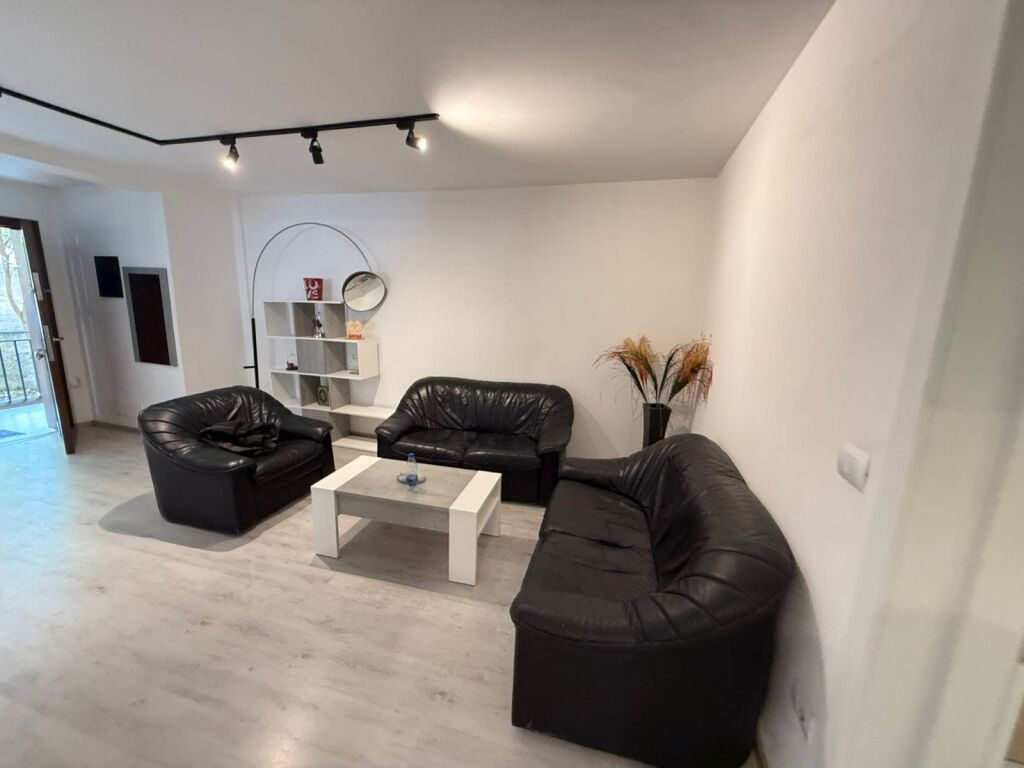 Apartament Me Qera 2+1 Tek Stacioni i Trenit (ID B220309) Tirane