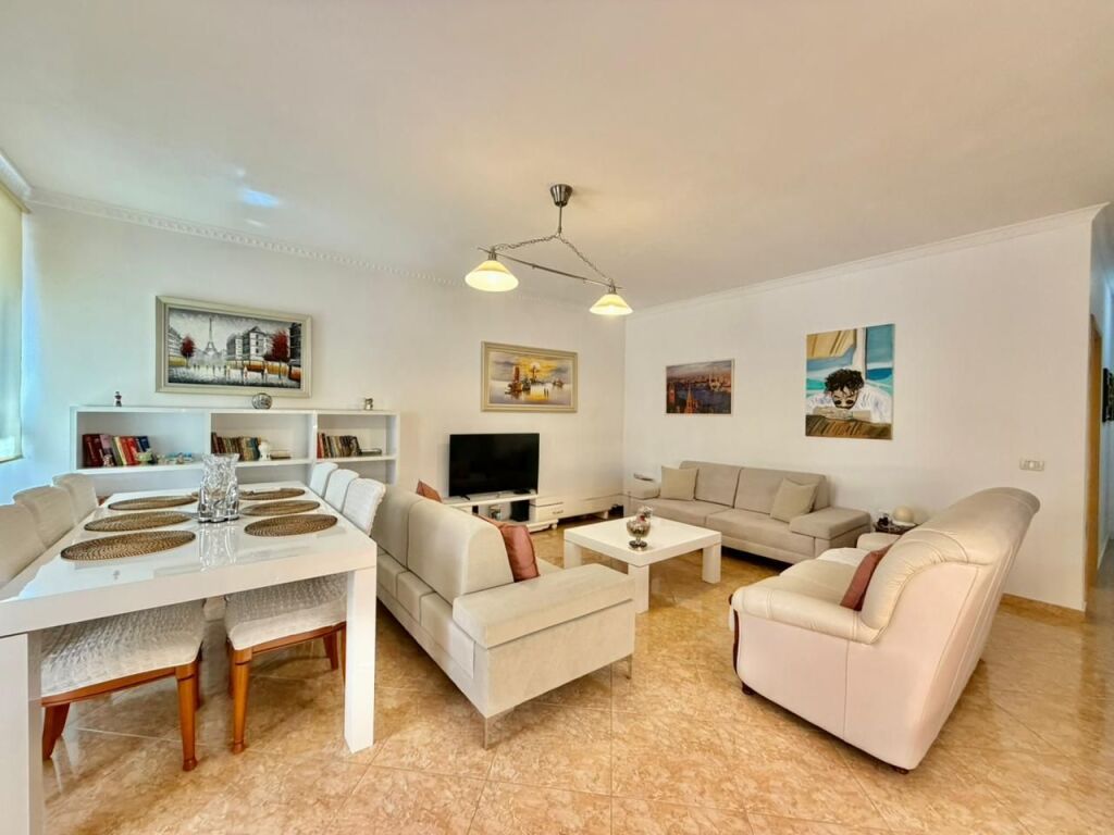Shitet: Apartament 2+1, pranë Shkollës së Muzikës, Vlorë