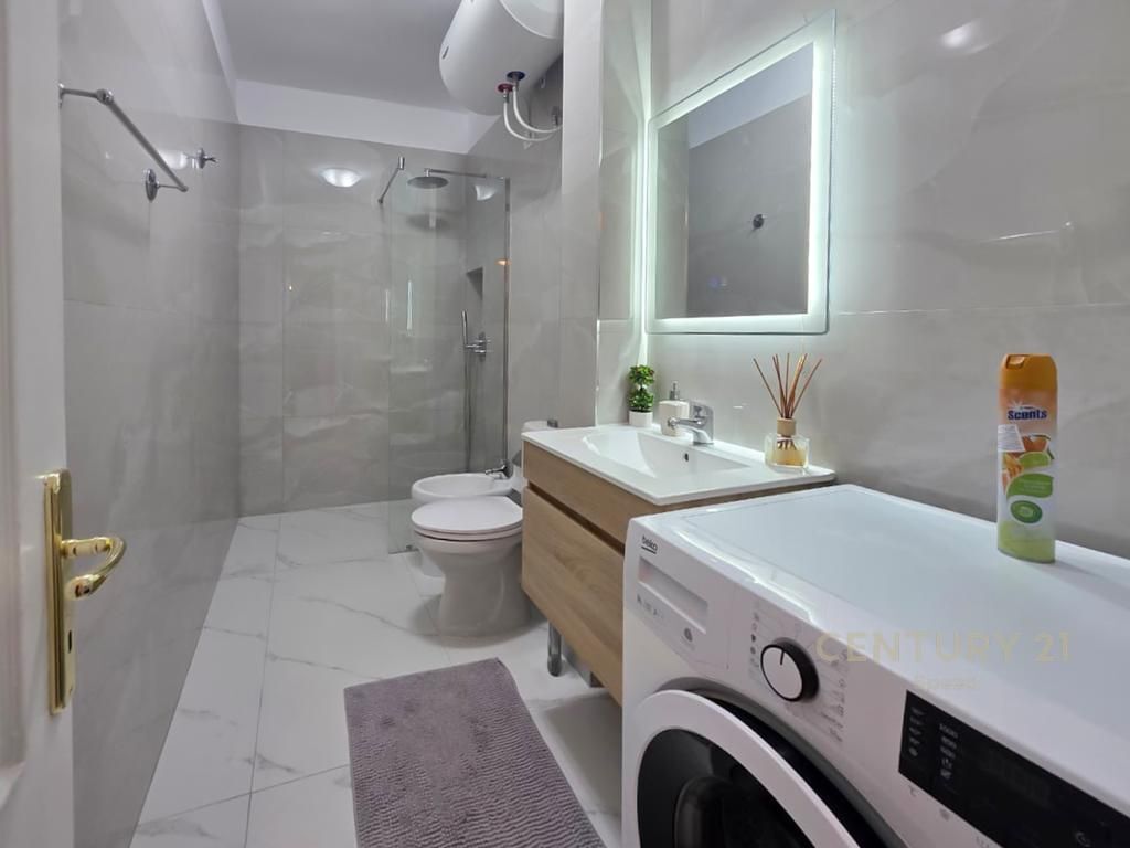 Apartament 2+1 + Parkim per Qira tek 9-katëshet