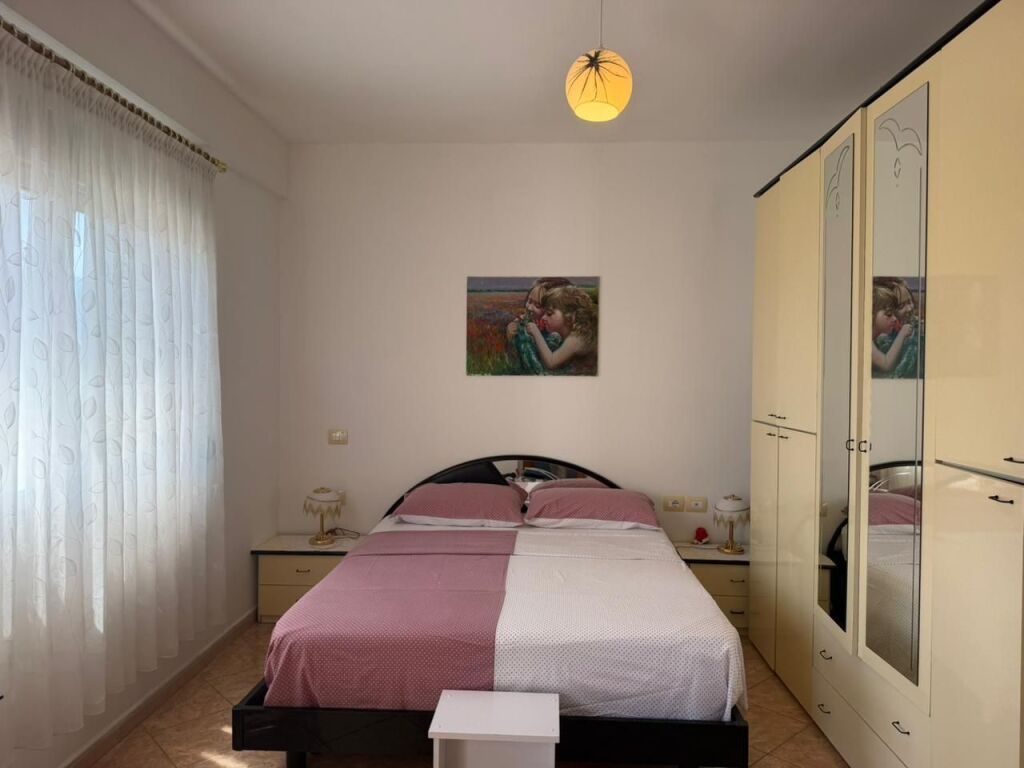 Apartament me Pamje Deti 2+1+2wc me Qera Afatgjate - Vlore
