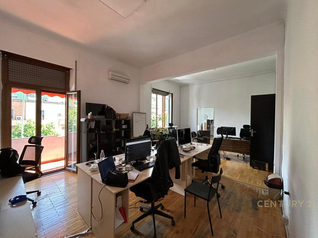 LOCALE UFFICIO IN AFFITTO A BLLOK
