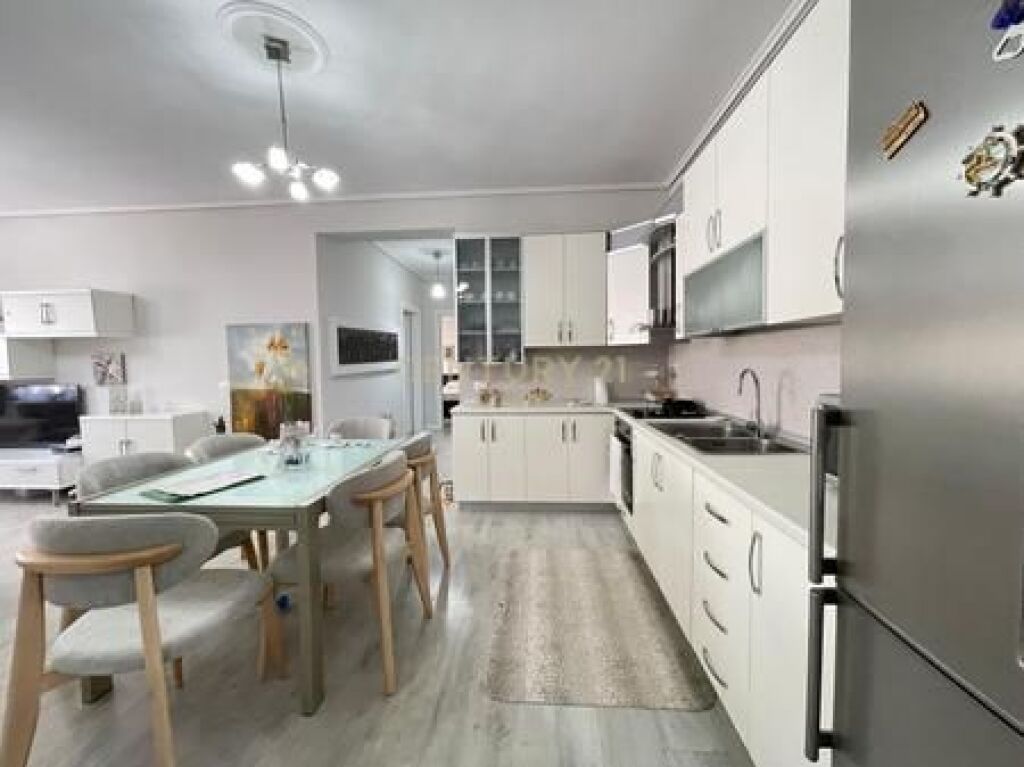 SUPER APARTAMENT 2+1+2 VIJA E PARE NE LUNGOMARE