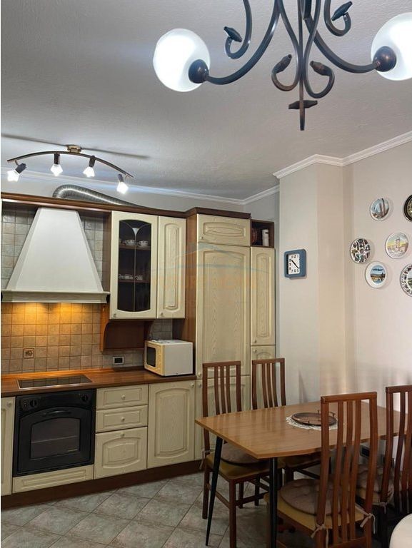 Qera, Apartament 2+1, Myslym Shyri, Tiranë