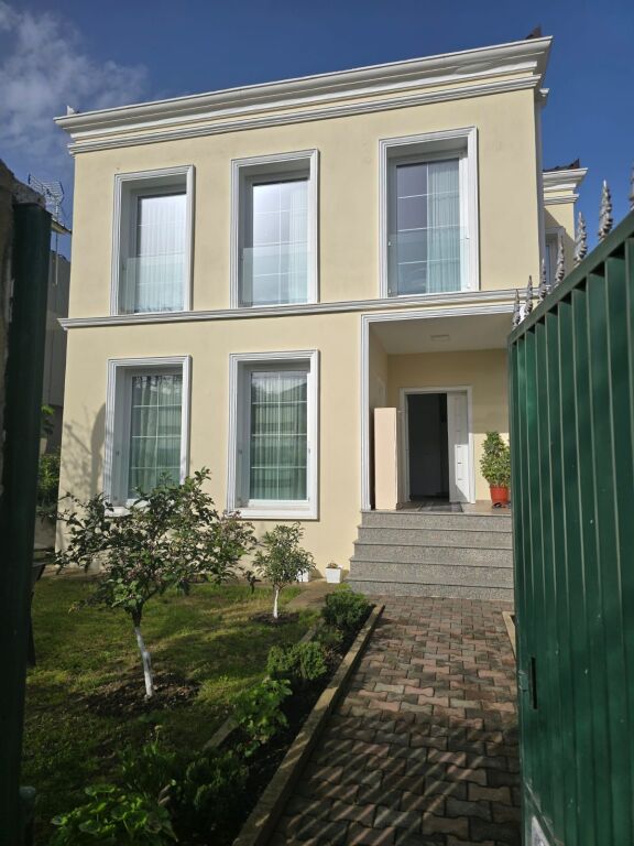 Rent | Shtëpi private 2 + 1 | Spitali Amerikan 2 | 500 €/month