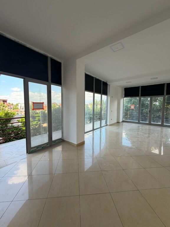 Vendita | Ambjent Biznesi | Rruga Kastriotët | 93500 €