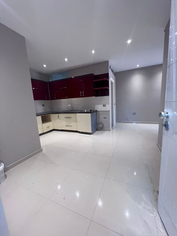 Apartament me qira – Rruga 5 Maji  Concord Center) !