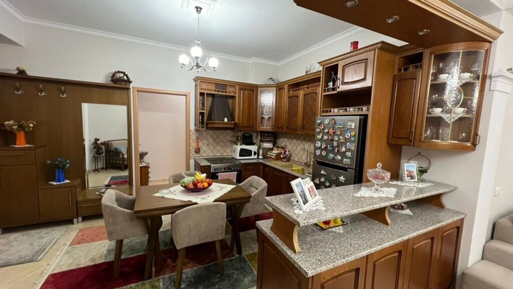 Apartament 3+1+2 per shitje, Rruga e Kavajes!
