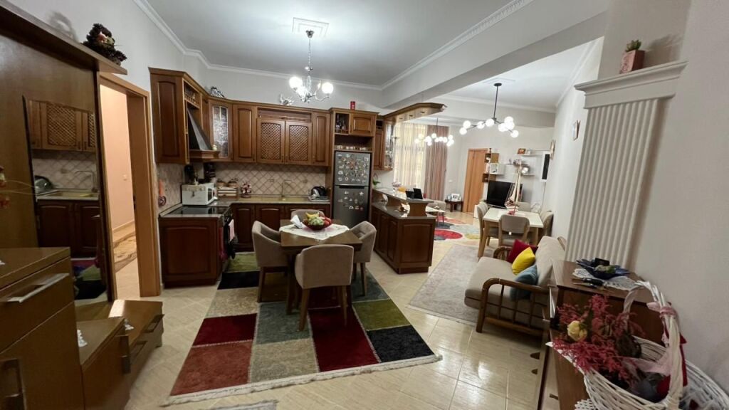 Apartament 3+1+2 per shitje, Rruga e Kavajes!
