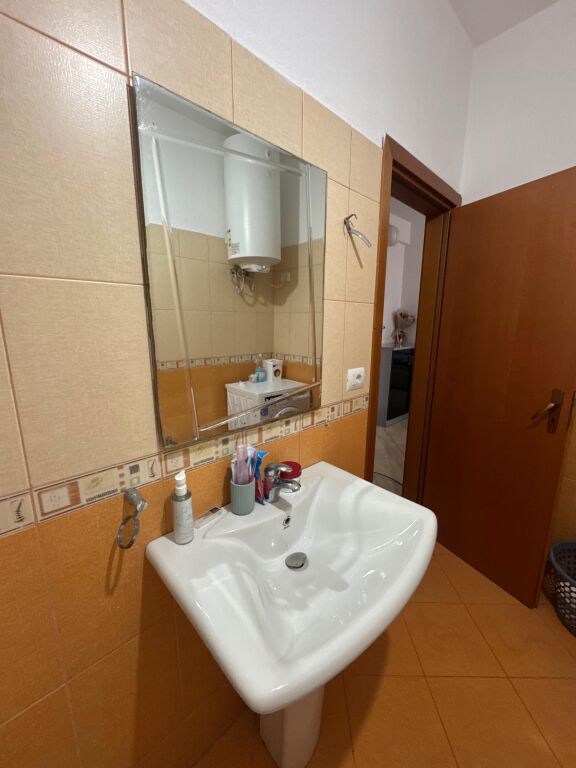 🏡✨ FOR RENT Apartment 3+1 📍 Fresk, near the Kastrati gas station 🛣️ “Muhamet Deliu” Street  🏢 6th Floor (with elevator) 🛋️ Fully furnished 💶 Price: 400 Euro/month  ✅ Quiet and accessible area ✅ Ideal for family or couple  📞 For more information, contact us!
