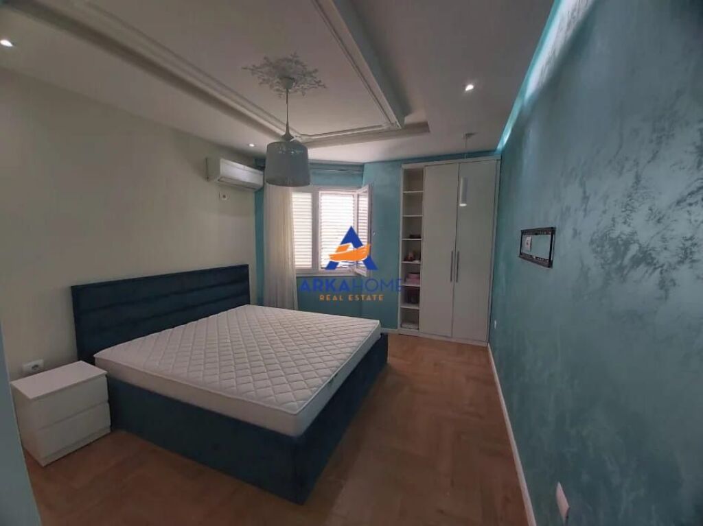 JEPET APARTAMENT ME QERA 2+1+BALLKON "PRANE KOMPLEKSIT GRAND ,TREGU ELEKTRIK" 55000 LEKE
