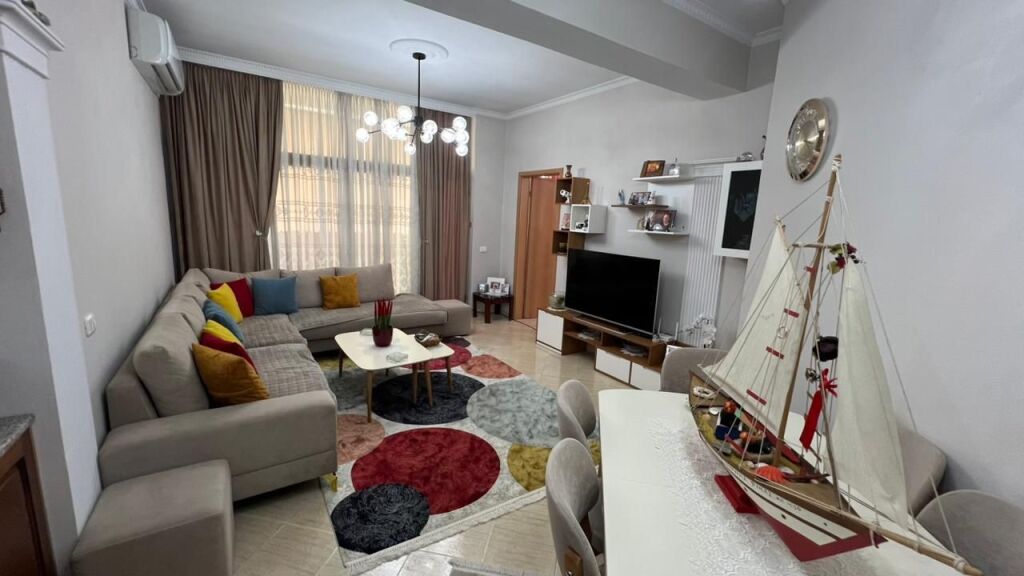 Apartament 3+1+2 per shitje, Rruga e Kavajes!
