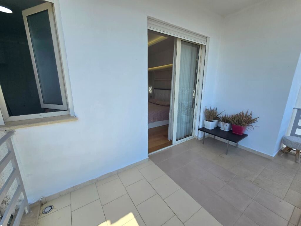 Apartamente 2+1 Ne Shitje, Me Pamje Mbi Liqenin e Thate