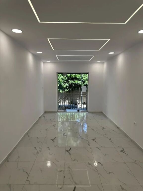 NEGOZIO IN AFFITTO 31M2 VIA ELBASAN