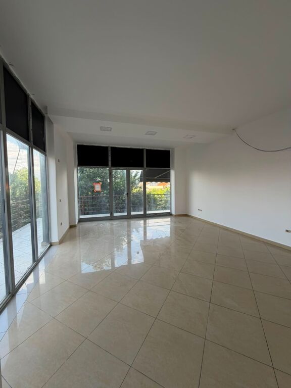 Vendita | Ambjent Biznesi | Rruga Kastriotët | 93500 €