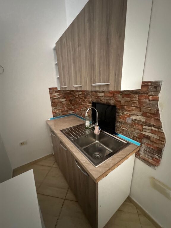 🏡✨ FOR RENT Apartment 3+1 📍 Fresk, near the Kastrati gas station 🛣️ “Muhamet Deliu” Street  🏢 6th Floor (with elevator) 🛋️ Fully furnished 💶 Price: 400 Euro/month  ✅ Quiet and accessible area ✅ Ideal for family or couple  📞 For more information, contact us!