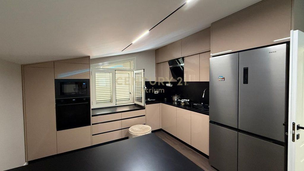 🏡 Premium 3-storey villa for rent at Vilat Amerikane!