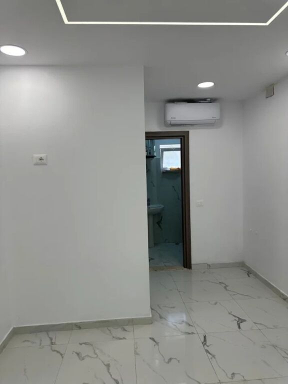 NEGOZIO IN AFFITTO 31M2 VIA ELBASAN