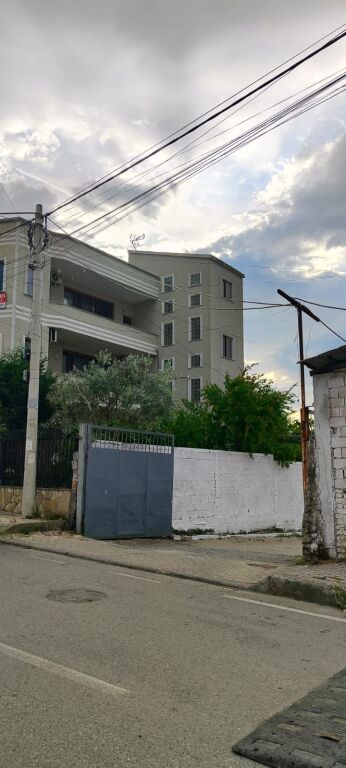 3-Storey Villa + Warehouse for Sale in Selitë