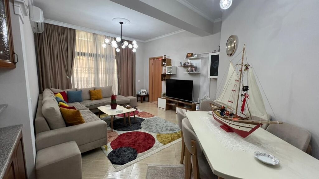 Apartament 3+1+2 per shitje, Rruga e Kavajes!
