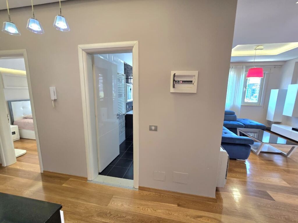 Apartamente 2+1 Ne Shitje, Me Pamje Mbi Liqenin e Thate