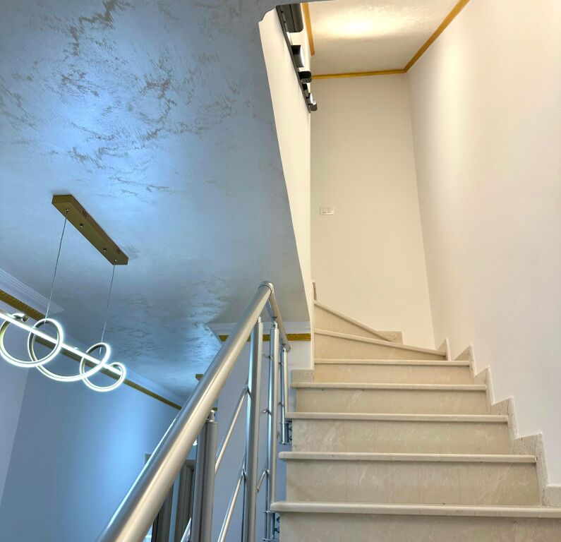 In Affitto: Duplex 3+1+3wc &amp; 1 Posto Auto 📍Residence Kodra e Diellit 1 - Arredamento Moderno | 1.500 Euro/Mese