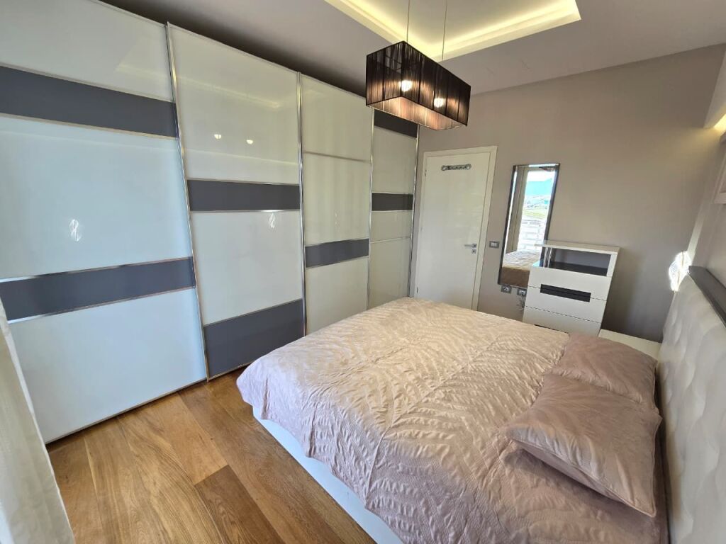 Apartamente 2+1 Ne Shitje, Me Pamje Mbi Liqenin e Thate