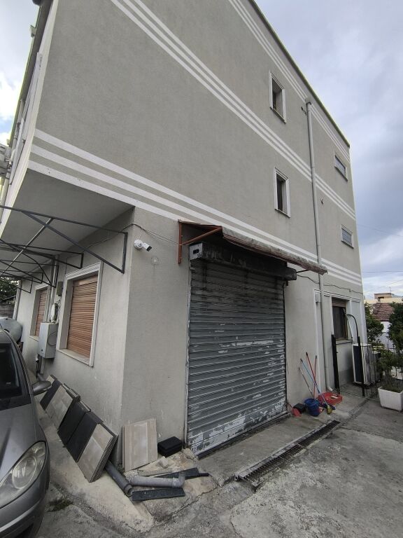 3-Storey Villa + Warehouse for Sale in Selitë