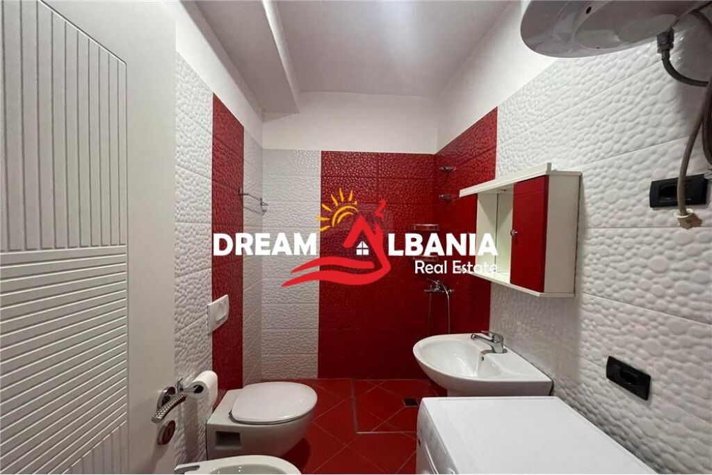 Locale per ufficio in affitto in Via dei Kosovari, Tirana (ID 42611546)
