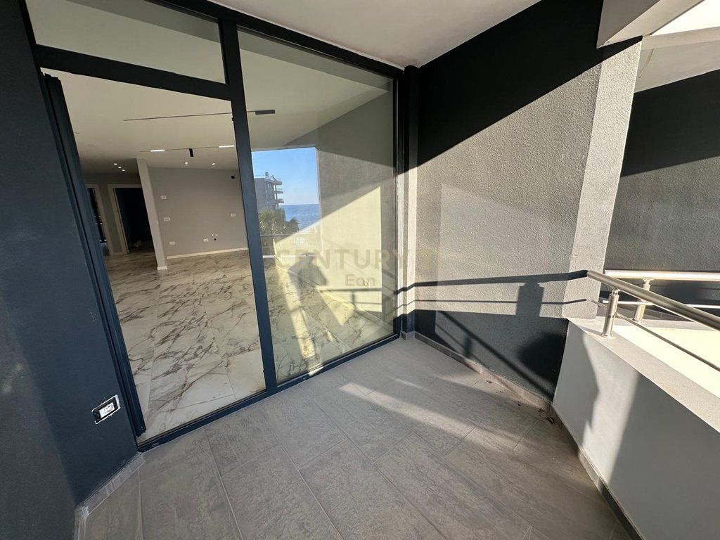 VENDESI APPARTAMENTO 2+1+2 CON VISTA MARE PRESSO "WHITE HILL RESIDENCE" A CURRILA !
