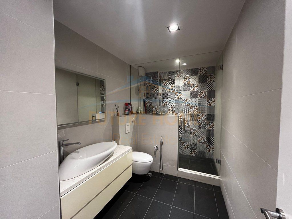 SHITET APARTAMENT 3+`1 ,RING CENTER, ZOGU I ZI