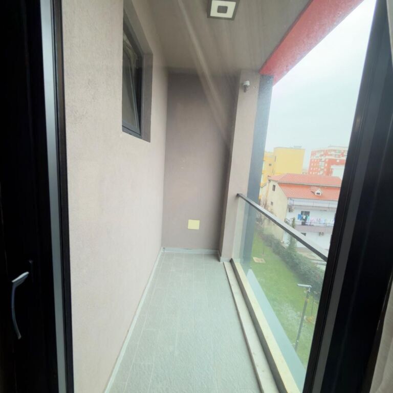 Jepet Apartament 2+1+2 me qira tek Unaza re