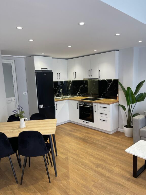 Lago secco duplex 1+1+2 bagni investito in vendita