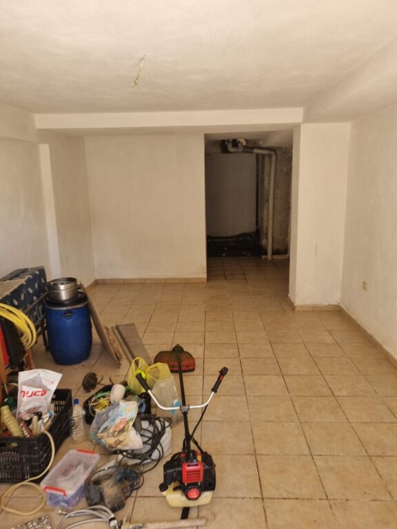 SHITET DYQAN 35 M² -Varret e Francezeve Korce