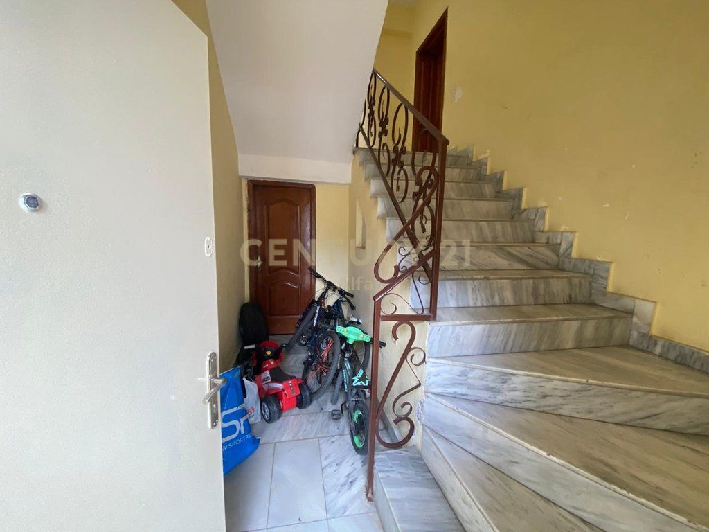 3-Storey Villa for sale in the Oxhak area