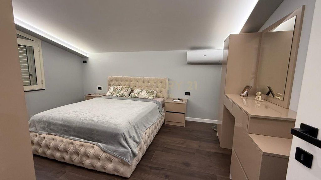 AFFITTASI VILLA SU 3 PIANI ALLE VILLE AMERICANE! 5.000 € /Mese